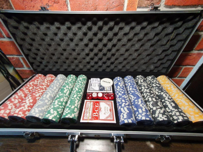 Покерный набор ROYAL FLUSH матовый на 500 фишек 11,5г с номиналом в алюминиевом кейсе, pkrjm500