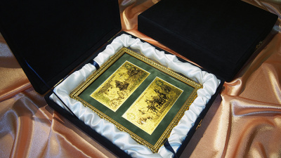 Картина на сусальном золоте «Деньги Киевской Руси с княгиней Ольгой»