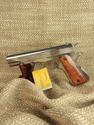 Пистолет авт. "Кольт-45" хромированный, в подарочном футляре Пистолет авт. "Кольт-45" хромированный, в подарочном футляре