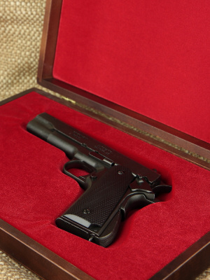 Пистолет авт. "Кольт-45", 1911 г. в подарочном футляре