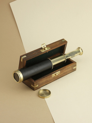 Подзорная труба в деревянном футляре Подзорная труба в деревянном футляре