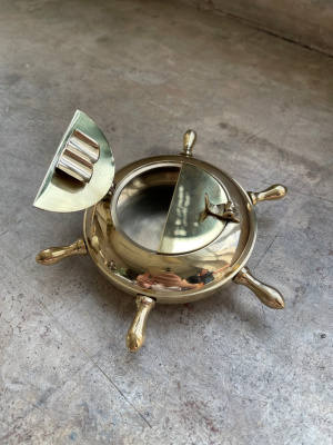 Пепельница "Штурвал" из латуни Пепельница "Штурвал" из латуни