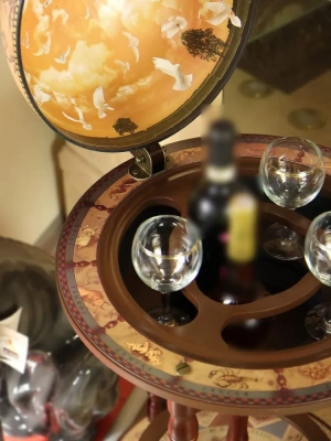 Глобус-бар напольный "New World", d=33 см (современная карта мира на английском языке) Глобус-бар напольный "New World", d=33 см (современная карта мира на английском языке)