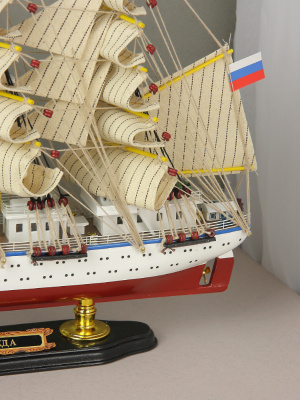 Модель парусника Надежда, 52 см