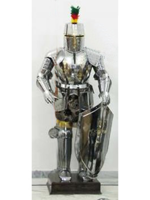 Рыцарь (доспехи рыцарские в сборе) на пьедестале