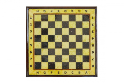Шахматная доска средняя из янтаря с рамкой 37*37