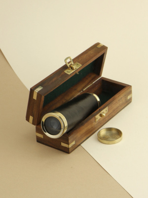 Подзорная труба в деревянном футляре Подзорная труба в деревянном футляре
