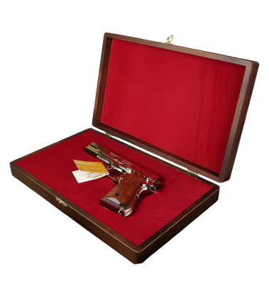 Пистолет авт. "Кольт-45" хромированный, в подарочном футляре Пистолет авт. "Кольт-45" хромированный, в подарочном футляре