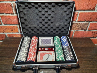 Покерный набор Empire на 200 фишек 14,5г с номиналом в алюминиевом кейсе, emp200