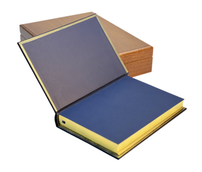 Книга Кодекс чести русского офицера с иконой. Подарочный набор в лакированной шкатулке.