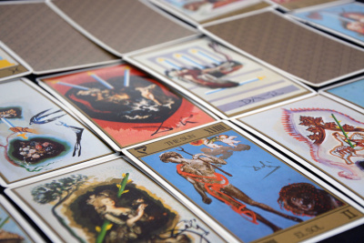 Карты Таро. "Salvador Dali. Universal Tarot. Gold Edition" / Сальвадор Дали. Универсальное Таро (Золотое издание), AGM Urania