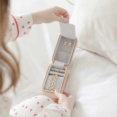 Футляр для хранения украшений LC Designs арт.76328, бледно-розовый Футляр для хранения украшений LC Designs арт.76328, бледно-розовый