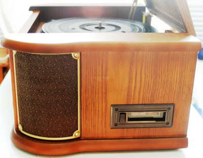 Ретро-проигрыватель Roadstar HIF-1893 (винил,кассета,cd,mp3,FM,rec)