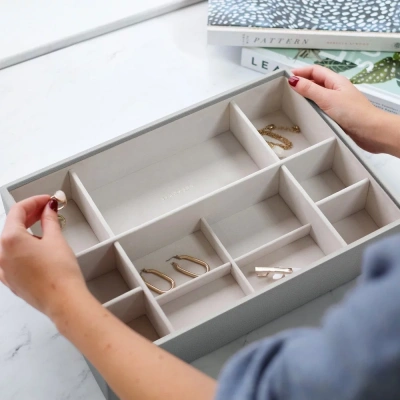 Лоток LC Designs для хранения украшений арт.74505, светло-серый Лоток LC Designs для хранения украшений арт.74505, светло-серый