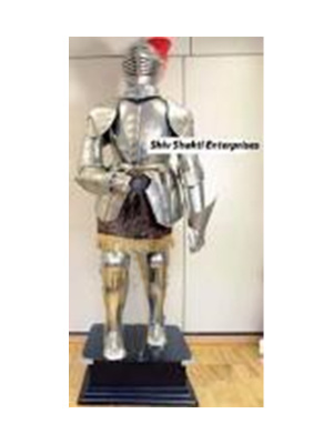 Рыцарь (доспехи рыцарские в сборе) на пьедестале