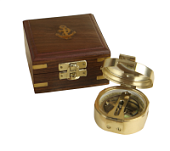 Морской компас Brunton в деревянном футляре Лого: Made for Royal Navy