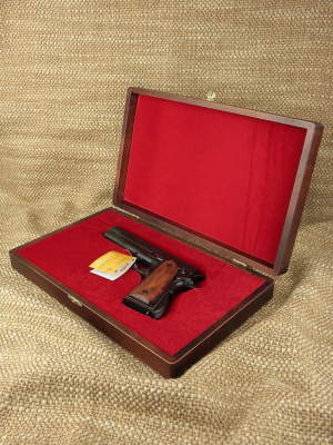 Пистолет Маузер в подарочном футляре Пистолет Маузер в подарочном футляре