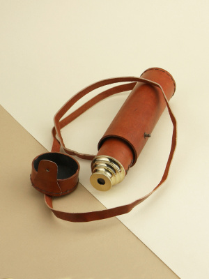 Подзорная труба в кожаном футляре Подзорная труба в кожаном футляре