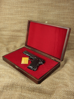 Пистолет Маузер в подарочном футляре