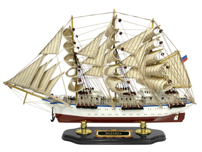 Модель парусника Надежда, 52 см