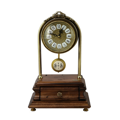Часы настольные с маятником