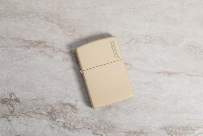 Зажигалка ZIPPO Classic 49453ZL с покрытием Flat Sand, латунь/сталь, бежевая, глянцевая, 38x13x57 мм