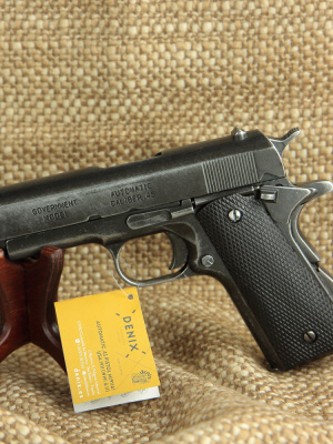 Пистолет Маузер в подарочном футляре