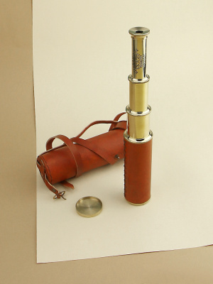 Подзорная труба в кожаном футляре Подзорная труба в кожаном футляре