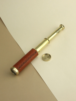 Подзорная труба в деревянном футляре Подзорная труба в деревянном футляре