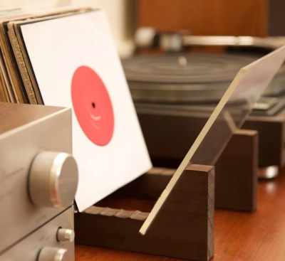 Держатель для 50-ти виниловых пластинок, RB-50M, мокко Держатель для 50-ти виниловых пластинок, RB-50M, мокко