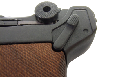 Макет. Пистолет Luger Parabellum P08 ("Люгер P08 Парабеллум") (Германия, 1898 г.), накладки на рукояти из дерева, арт.1143-M