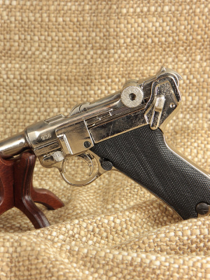 Пистолет Люгер "Парабеллум" P08, Германия, 1898г. хромированный в подарочном футляре