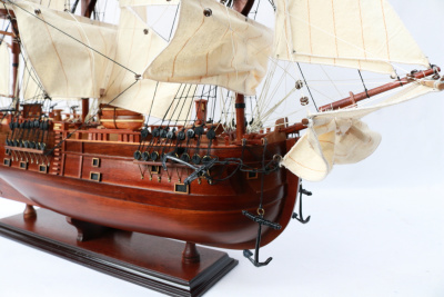 Модель парусника "HM Bark Endeavour", Англия