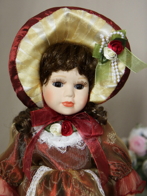 Кукла фарфоровая 12" на подставке, арт.12501
