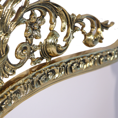 Настенное зеркало в раме "Конша", золото