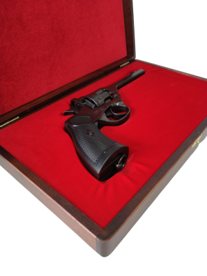 Макет. Револьвер наган Webley MK-4, кал. 38/200 в подарочном футляре (Великобритания, 1923 г.)