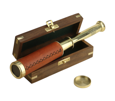 Подзорная труба в деревянном футляре Подзорная труба в деревянном футляре
