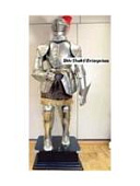 Рыцарь (доспехи рыцарские в сборе) на пьедестале