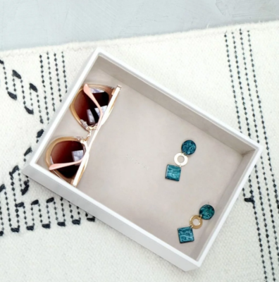 Лоток LC Designs для хранения украшений арт.70961, белый Лоток LC Designs для хранения украшений арт.70961, белый