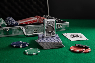 Зажигалка ZIPPO Ace Of Spades с покрытием Brushed Chrome, латунь/сталь, серебристая, 38x13x57 мм Зажигалка ZIPPO Ace Of Spades с покрытием Brushed Chrome, латунь/сталь, серебристая, 38x13x57 мм