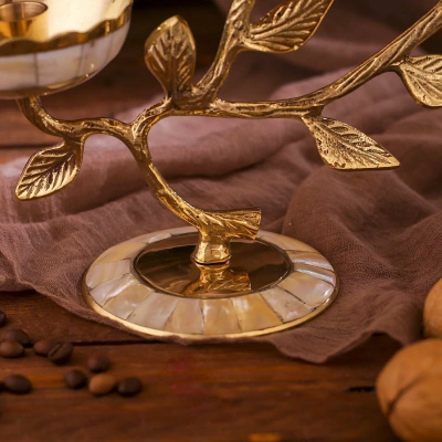 Подсвечник на 3 свечи латунь с перламутром 10,5" Подсвечник на 3 свечи латунь с перламутром 10,5"