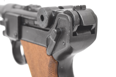 Макет. Пистолет Luger Parabellum P08 ("Люгер P08 Парабеллум") (Германия, 1898 г.), накладки на рукояти из дерева, арт.1143-M