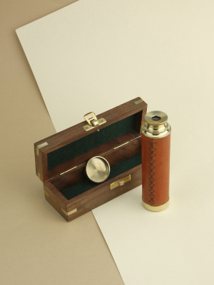 Подзорная труба в деревянном футляре Подзорная труба в деревянном футляре