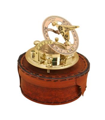 Морской компас в кожаном футляре 