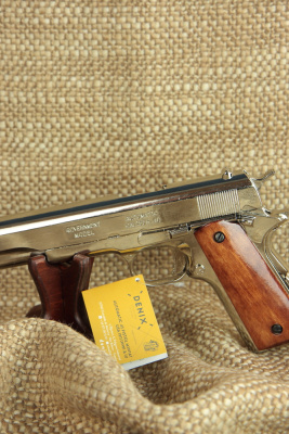 Пистолет авт. "Кольт-45" хромированный, в подарочном футляре Пистолет авт. "Кольт-45" хромированный, в подарочном футляре