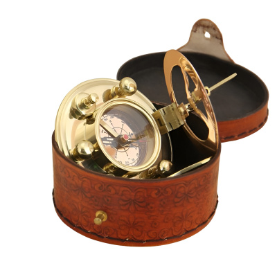 Морской компас в кожаном футляре 
