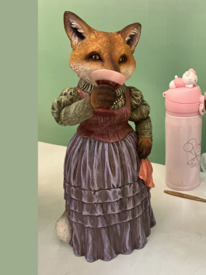 Фигурка интерьерная Лиса с бокалом Фигурка интерьерная Лиса с бокалом