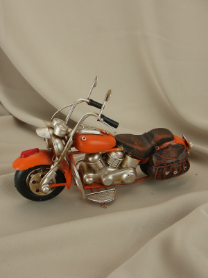 Модель мотоцикла Harley Davidson красный