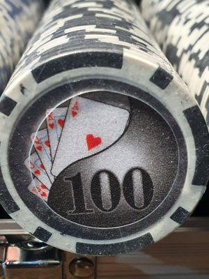 Покерный набор ROYAL FLUSH матовый на 500 фишек 11,5г с номиналом в алюминиевом кейсе, pkrjm500