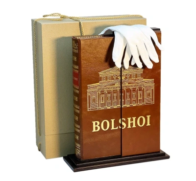 Книга Большой (на английском языке на подставке)